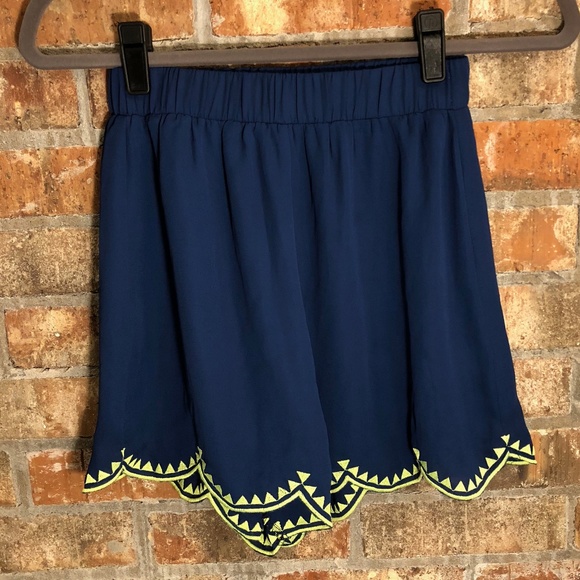 Pants - BOGO 🆓 Navy highwaisted shorts w/ scalloped hem